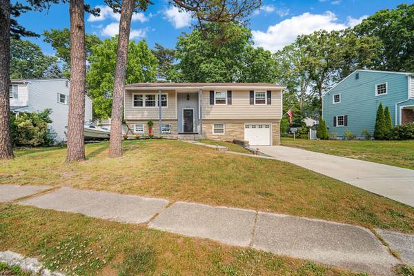 209 Woodcrest Ave, Absecon, NJ 08201