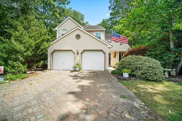 718 Falcon Crest Ct, Smithville, NJ 08205