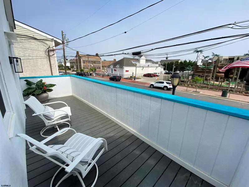 9313 Ventnor Ave, Margate, NJ 08402