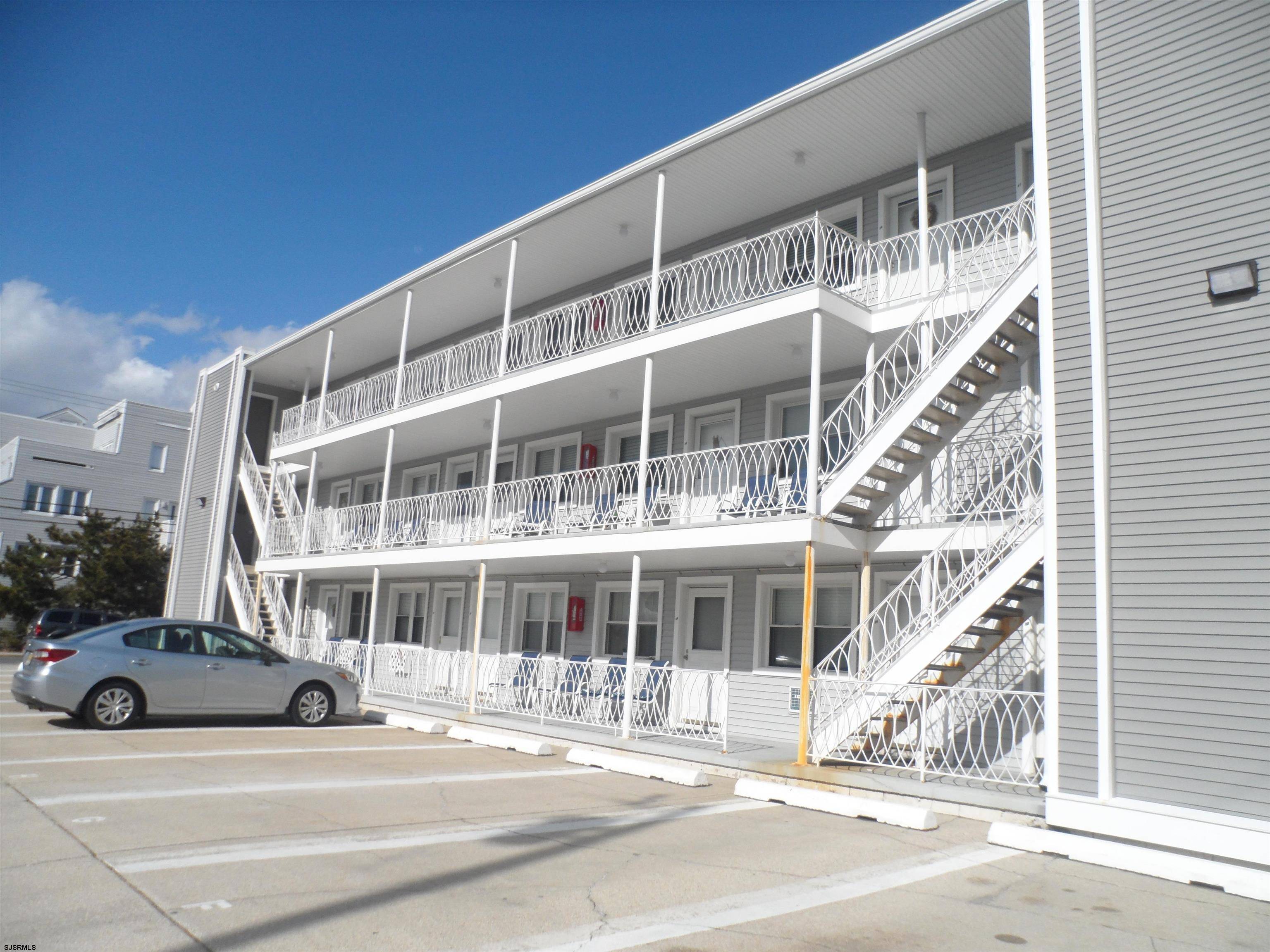 9315 Atlantic Ave, Margate, NJ 08402