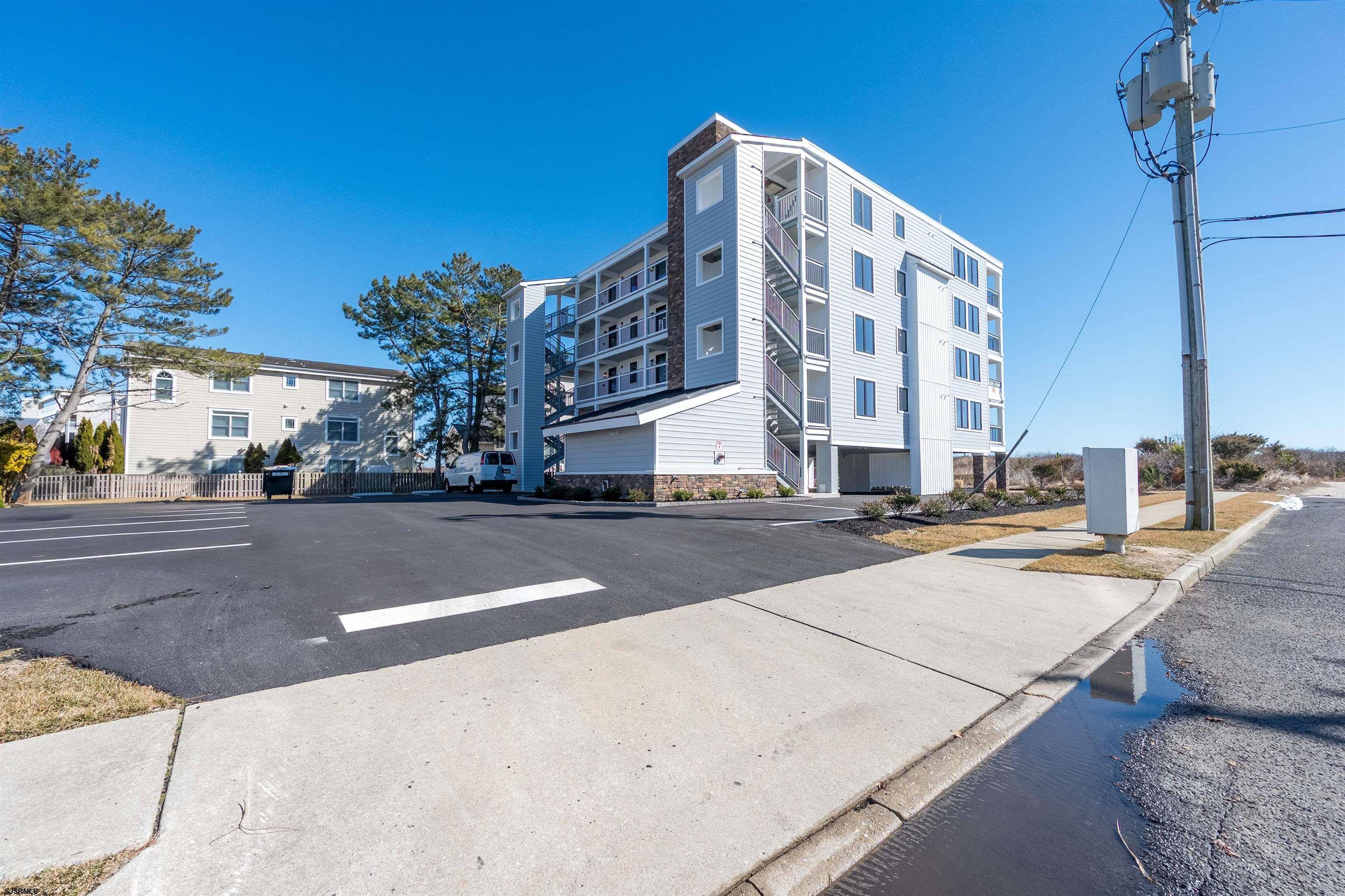 321 6th St S #2, Brigantine, NJ 08203