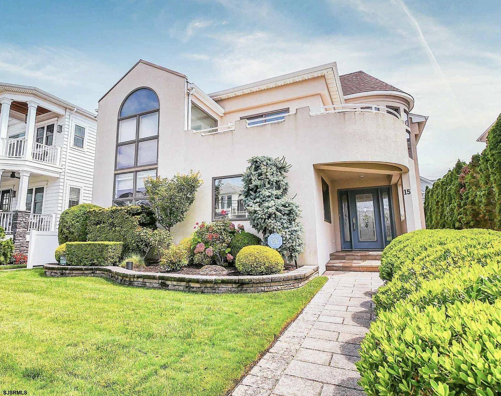 15 S Cedargrove Ave, Margate, NJ 08402