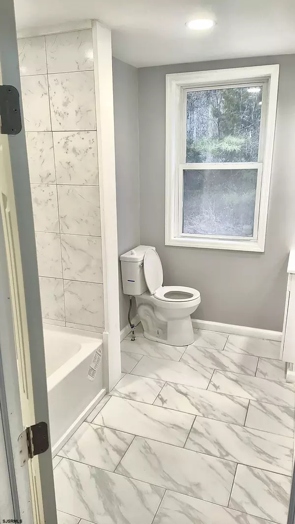 Galloway Township, NJ 08205,252 W White Horse Pike