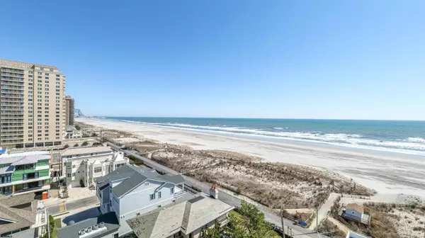 Ventnor, NJ 08406,5200 Boardwalk #10D