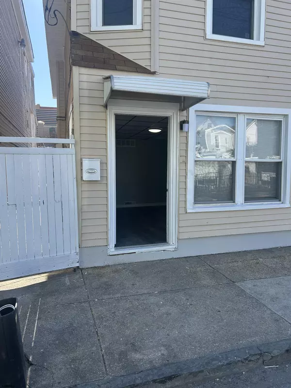 32 S Bellevue Ave Ave, Atlantic City, NJ 08401