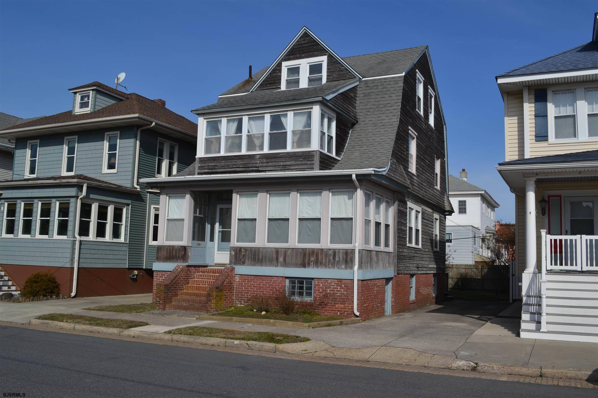 19 S Surrey Ave, Ventnor, NJ 08406