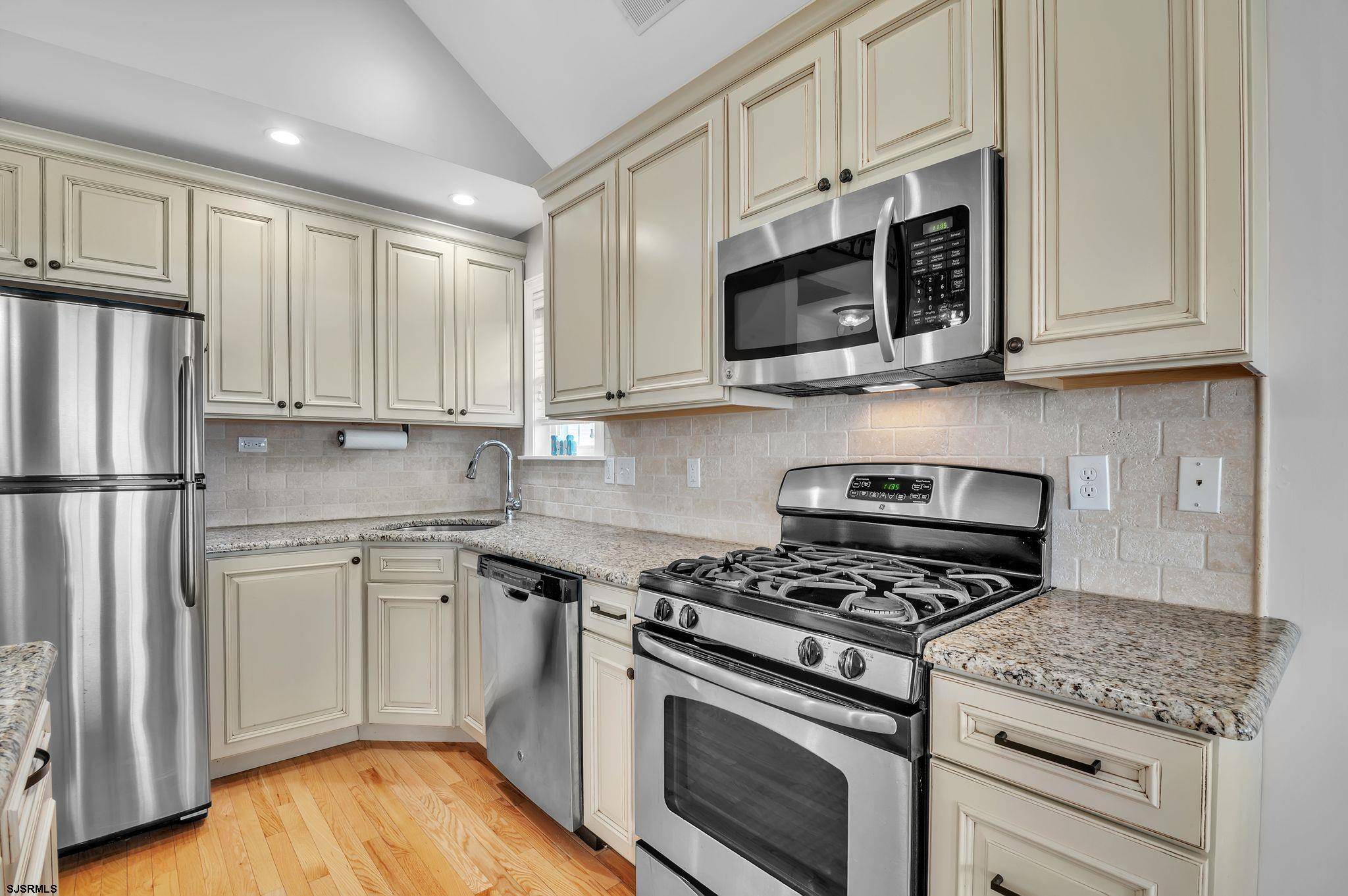 Ocean City, NJ 08226,13 Asbury Ave. #2nd floor