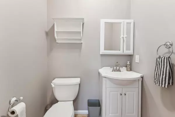 Leeds Point, NJ 08205,881 E Moss Mill