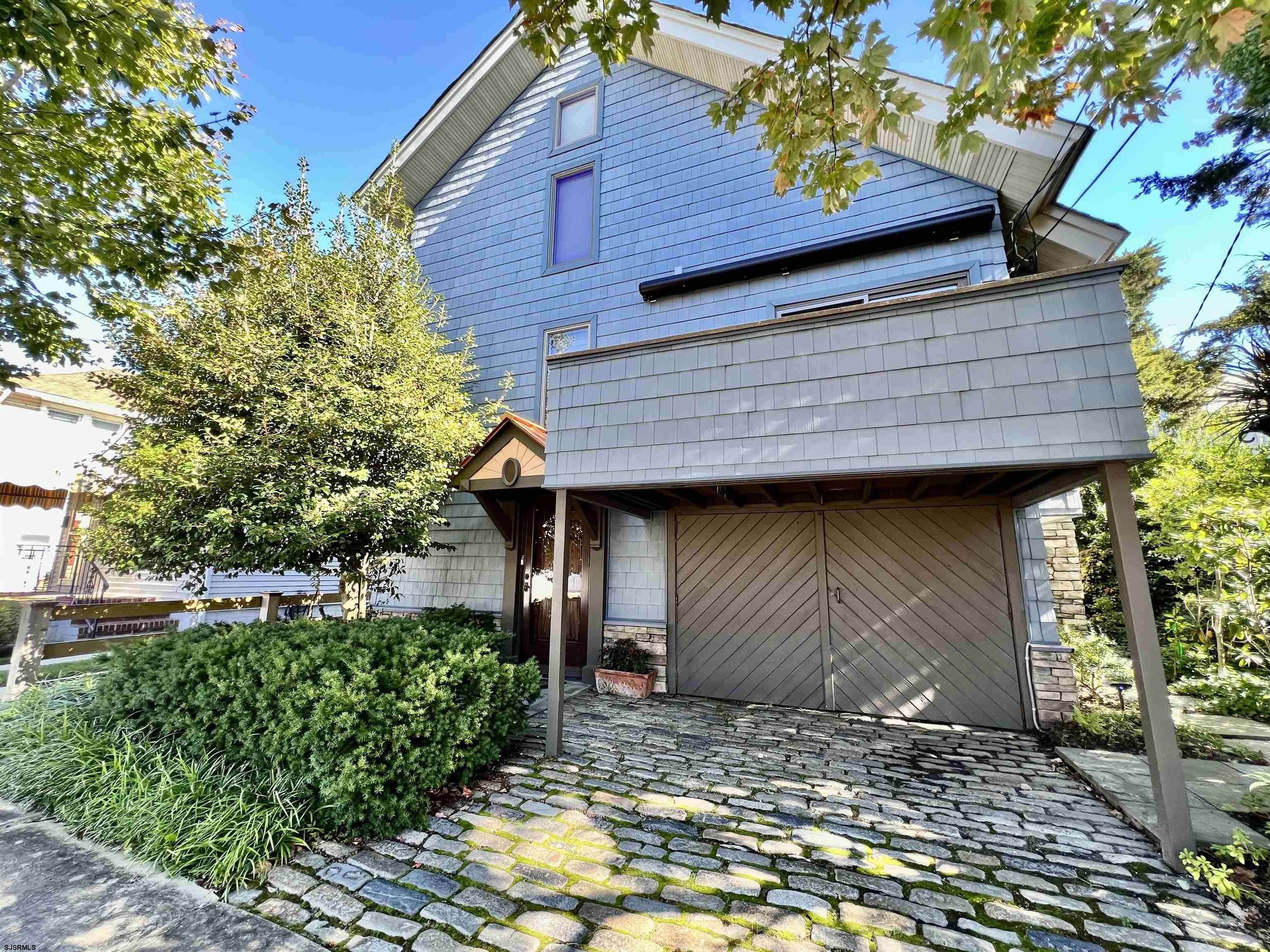 7 N Delavan Ave, Margate, NJ 08402