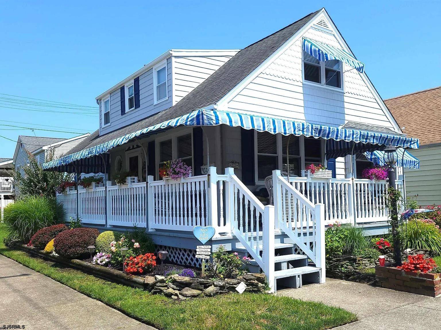221 N Mansfield Ave, Margate, NJ 08402