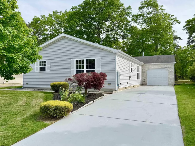 198 Pebble Beach Dr, Mays Landing, NJ 08330