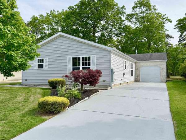 198 Pebble Beach Dr, Mays Landing, NJ 08330