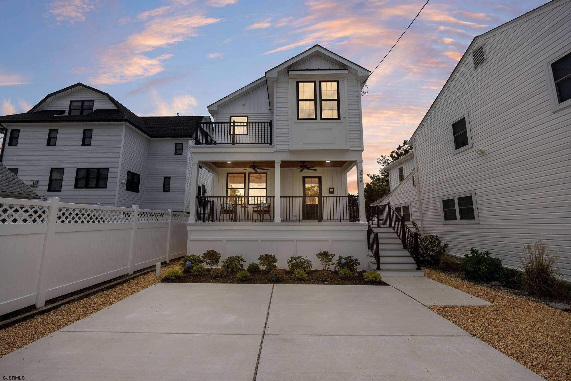 202 N Fredericksburg Ave, Margate, NJ 08402