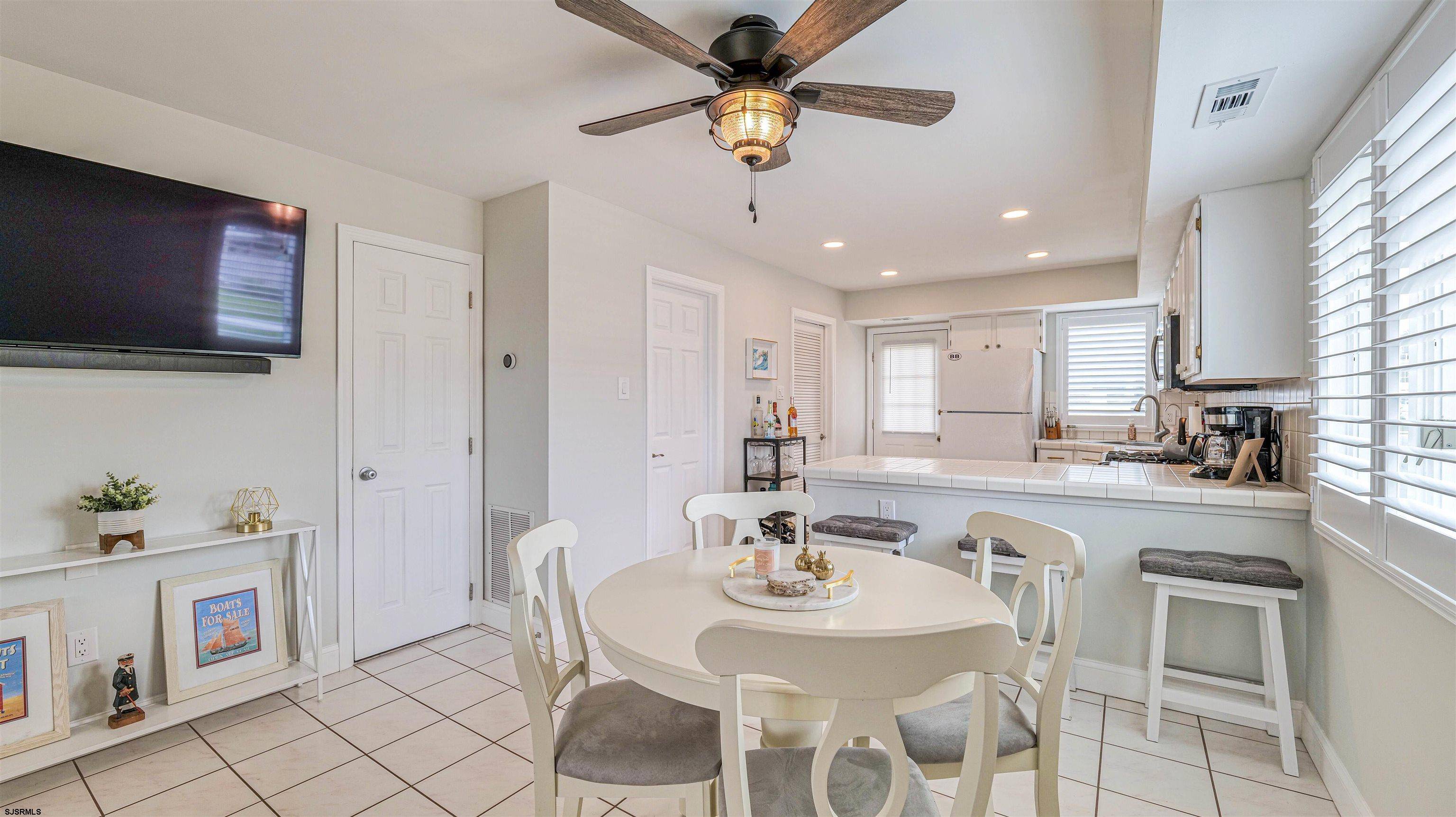 Brigantine, NJ 08203,1000 E Evans #B