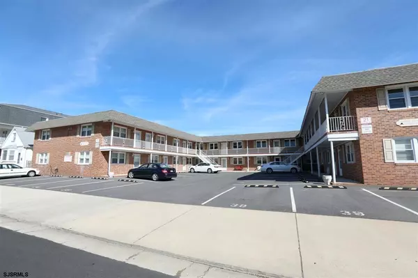 21 S Monroe Ave, Margate, NJ 08402