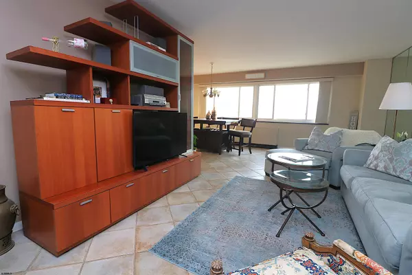 Ventnor, NJ 08406,6101 Monmouth Ave #201