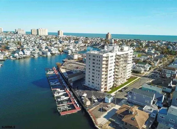 6101 Monmouth Ave #201, Ventnor, NJ 08406