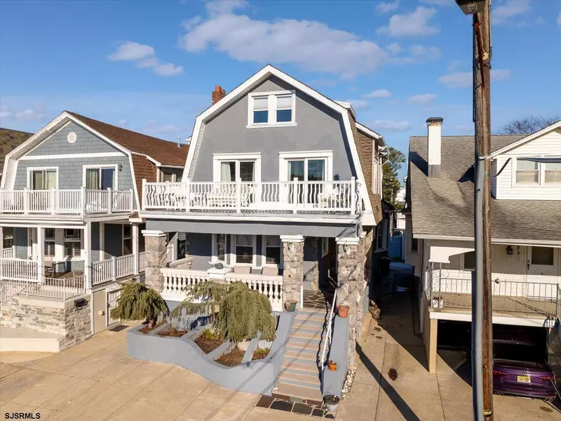 7 N Surrey Ave, Ventnor, NJ 08406