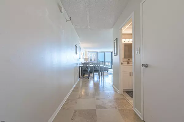 Ventnor, NJ 08406,5200 Boardwalk #804