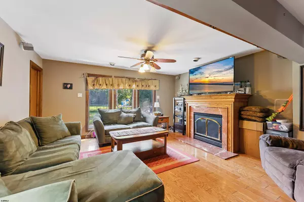Galloway Township, NJ 08205,317 E Arbutus Ave