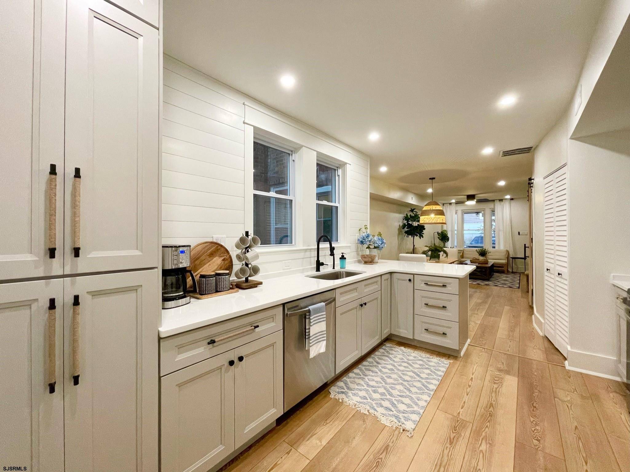 6221 Monmouth Ave Ave, Ventnor, NJ 08406