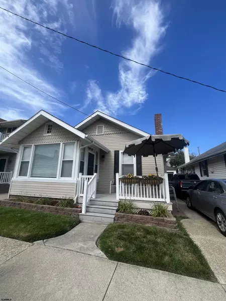 15 N Melbourne Ave, Ventnor, NJ 08406