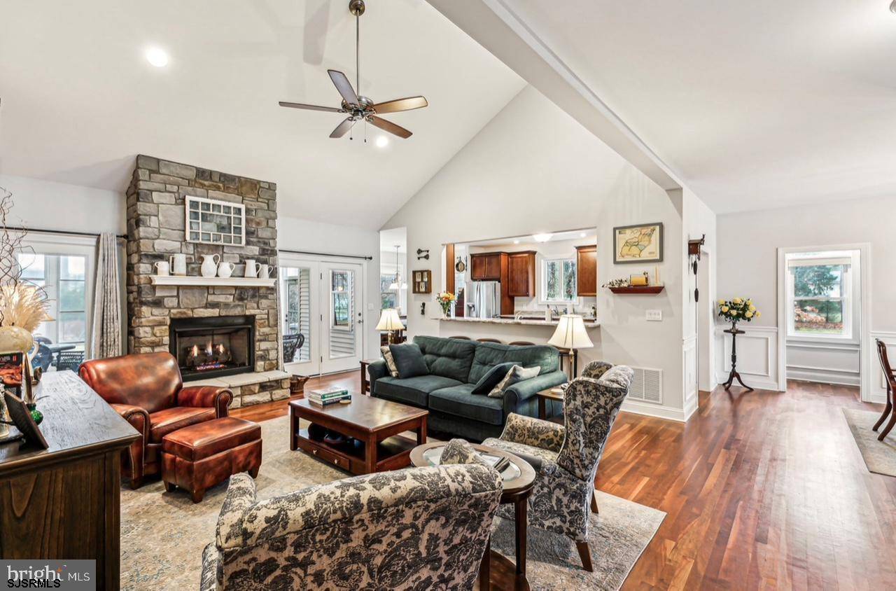 Hammonton, NJ 08037,922 Central Ave