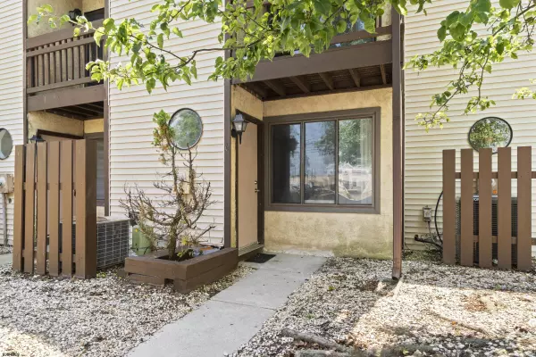 Pleasantville, NJ 08232,106 Newtowne Sq #106