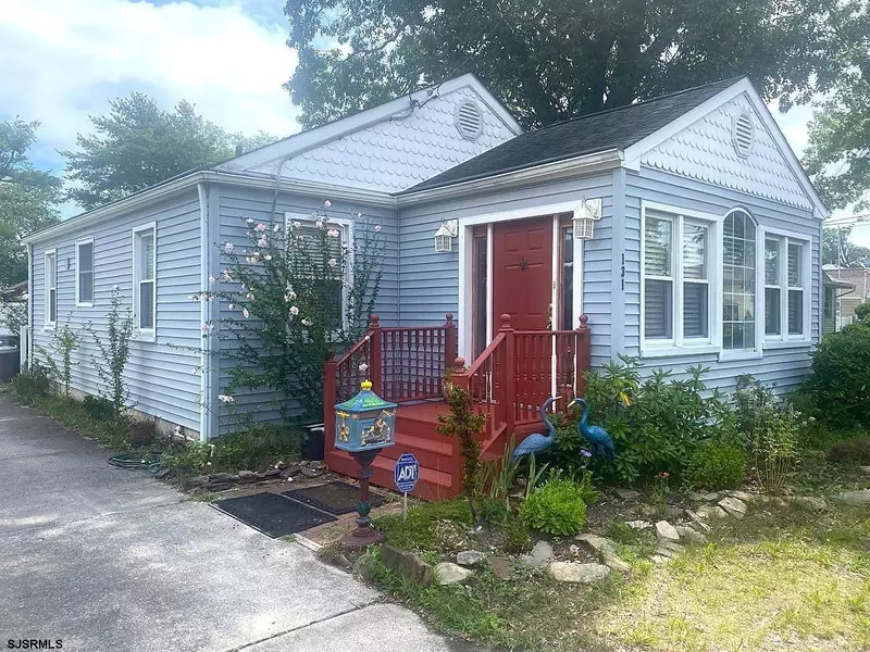 131 W Groveland Ave, Somers Point, NJ 08244