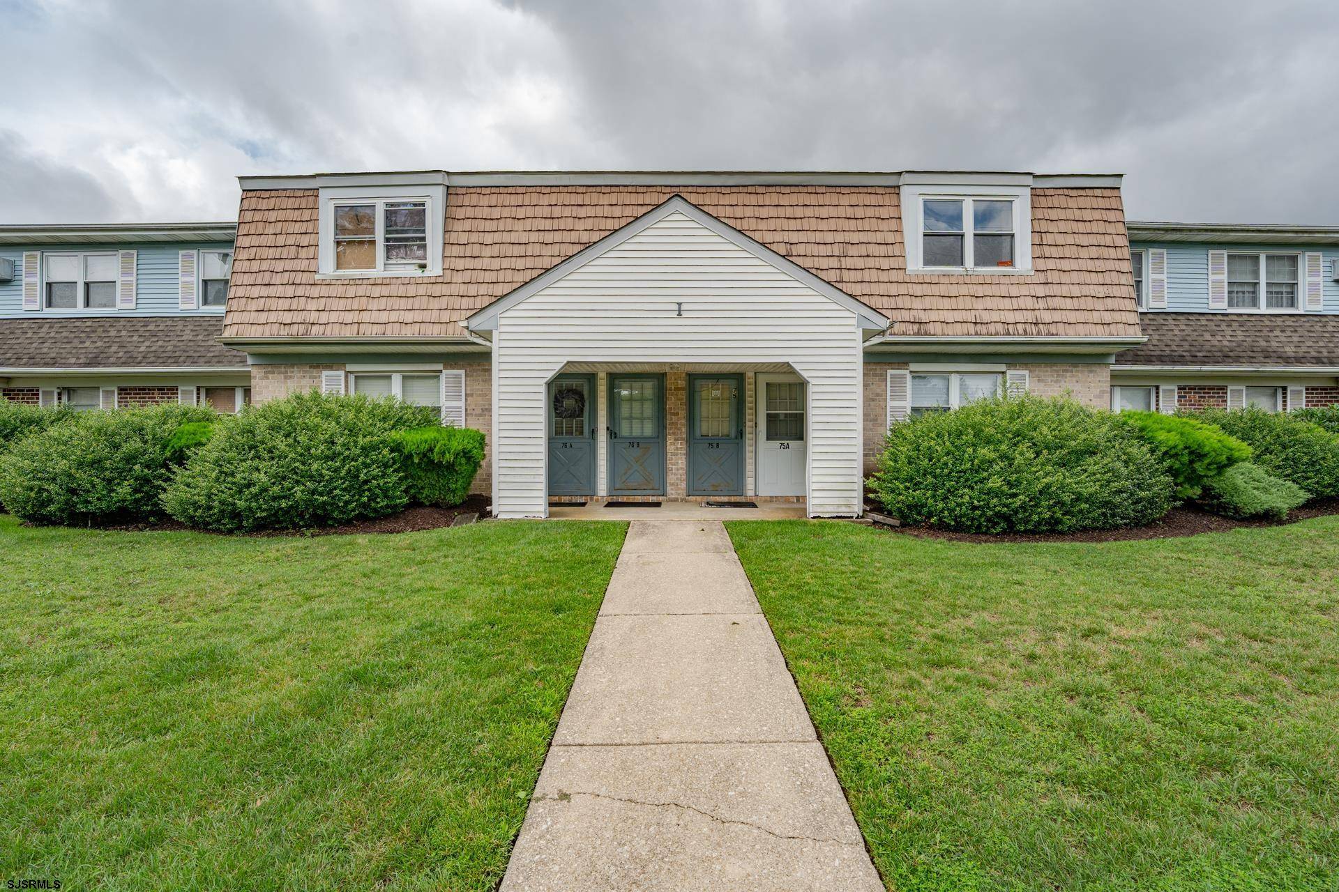 75 Oxford Vlg #B, Egg Harbor Township, NJ 08234