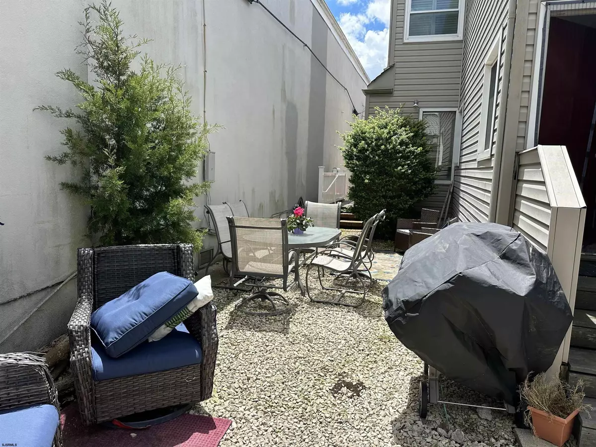 Margate, NJ 08402-9999,33 S Benson Ave