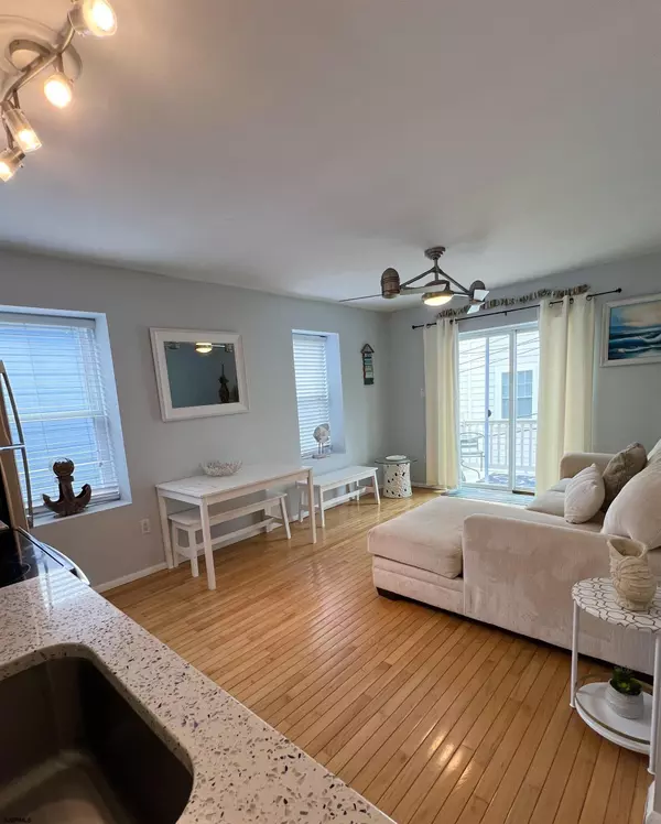 Margate, NJ 08402,9704 Ventnor Ave