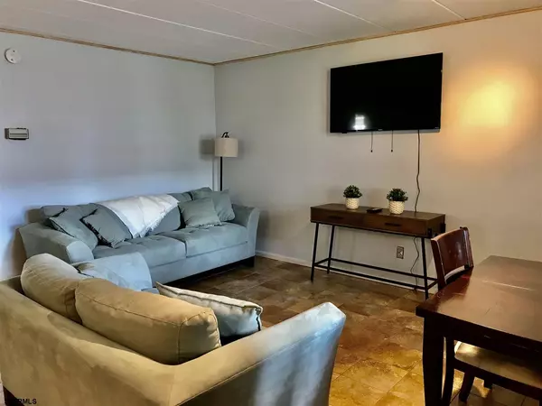 Brigantine, NJ 08203,323 44th St S Street