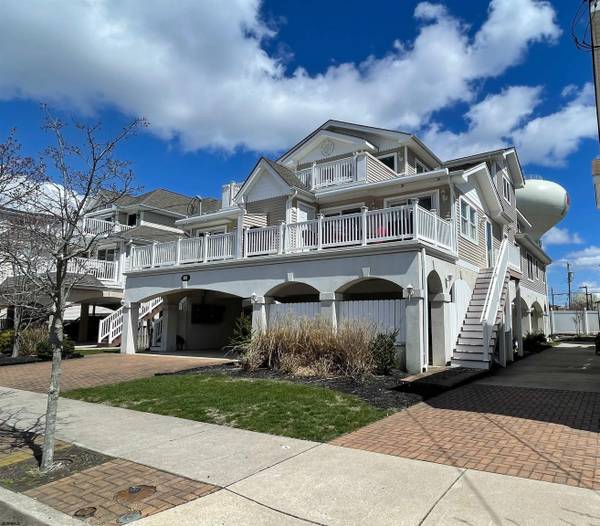 111 N Washington Ave, Margate, NJ 08402