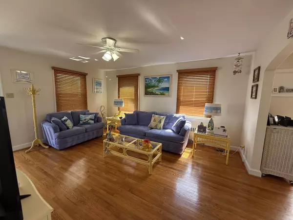 Margate, NJ 08402,206 N Mansfield Ave