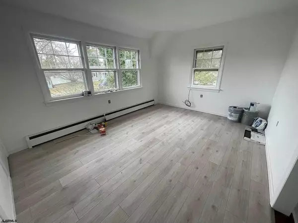Somers Point, NJ 08244,27 E Pierson Ave