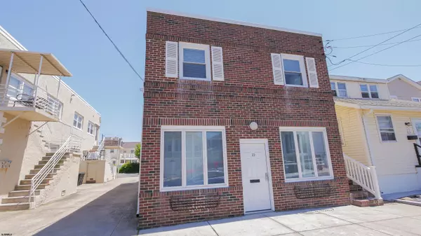11 S Washington Ave, Margate, NJ 08402