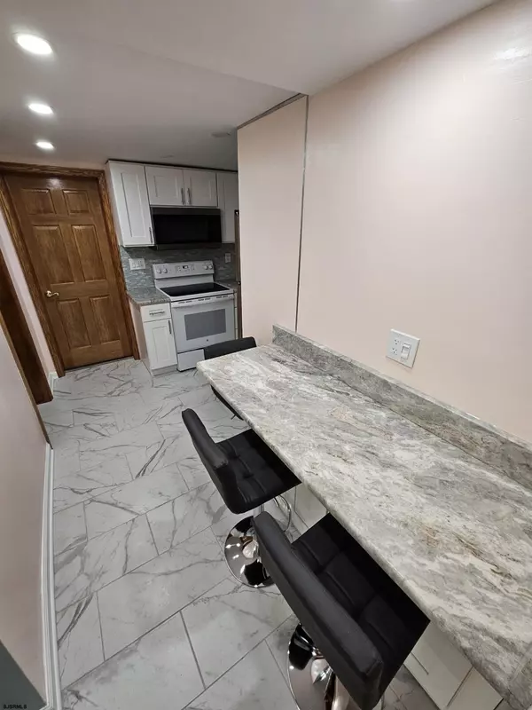 Chelsea, NJ 08401,7 S LaClede #1