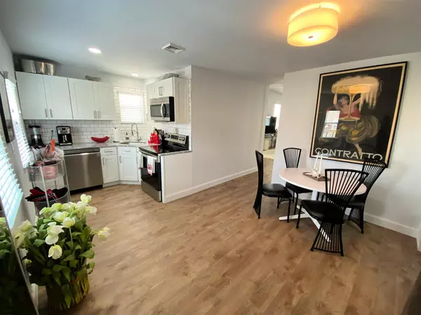 9313 Ventnor Ave, Margate, NJ 08402