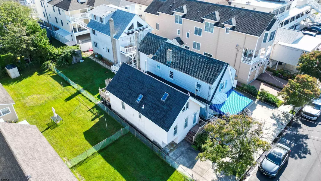 17 S Jefferson Ave, Margate, NJ 08402