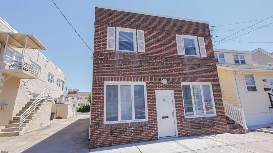 11 S Washington Ave, Margate, NJ 08402