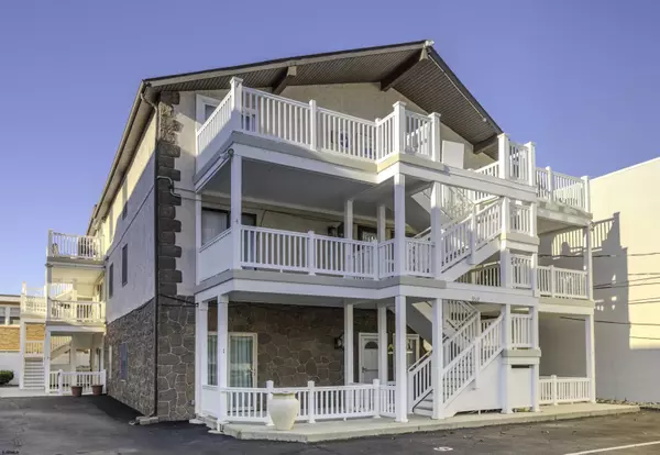 9609 Pacific Ave, Margate, NJ 08402