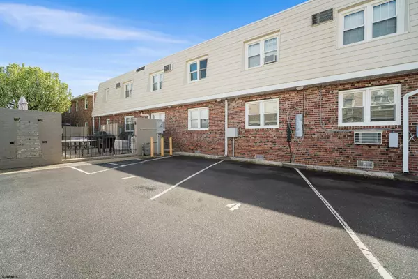 211 N Coolidge Ave, Margate, NJ 08402
