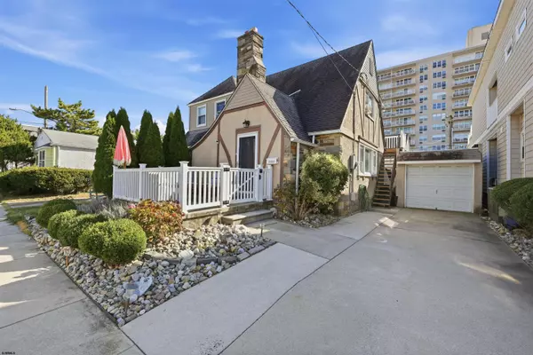 9406 Pacific Ave, Margate, NJ 08402