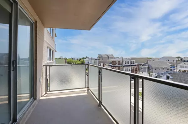 Ventnor, NJ 08406,6101 Monmouth #403