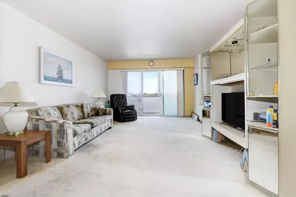 Ventnor, NJ 08406,6101 Monmouth #403