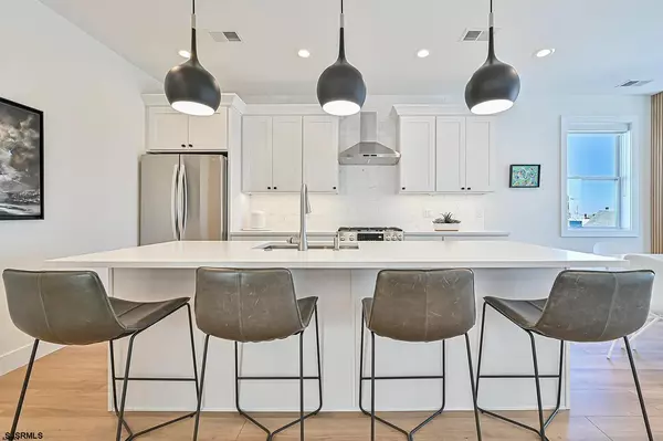 Ventnor, NJ 08406,3 N Victoria #B