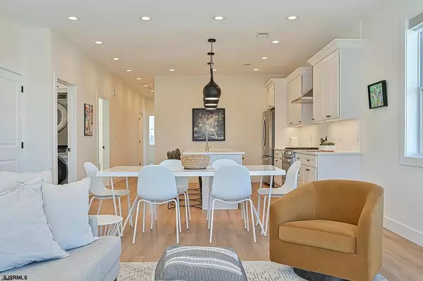 Ventnor, NJ 08406,3 N Victoria #B