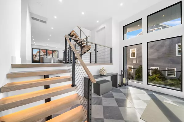 Margate, NJ 08402,8210 Bayshore Dr W