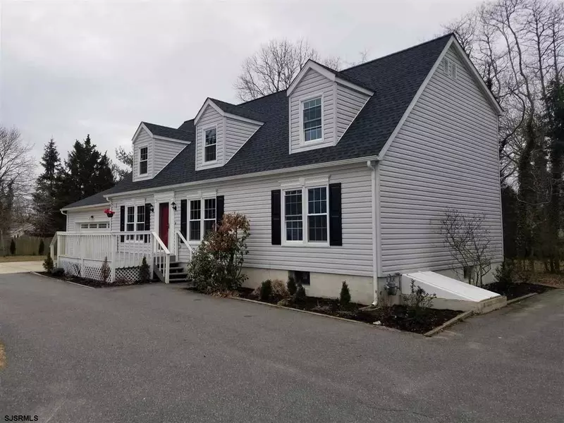 161 E Wyoming Ave, Absecon, NJ 08201